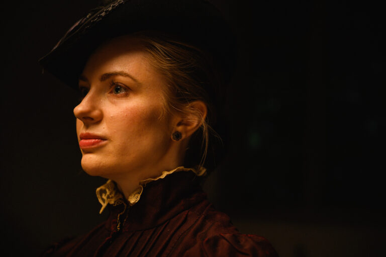 Lauren Cornelius als Margaret Harkness in "Leviathan"